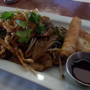 Gra Pow - Pad see ew lunch platter. I loved it. - Thai Near Me - Riverside, California