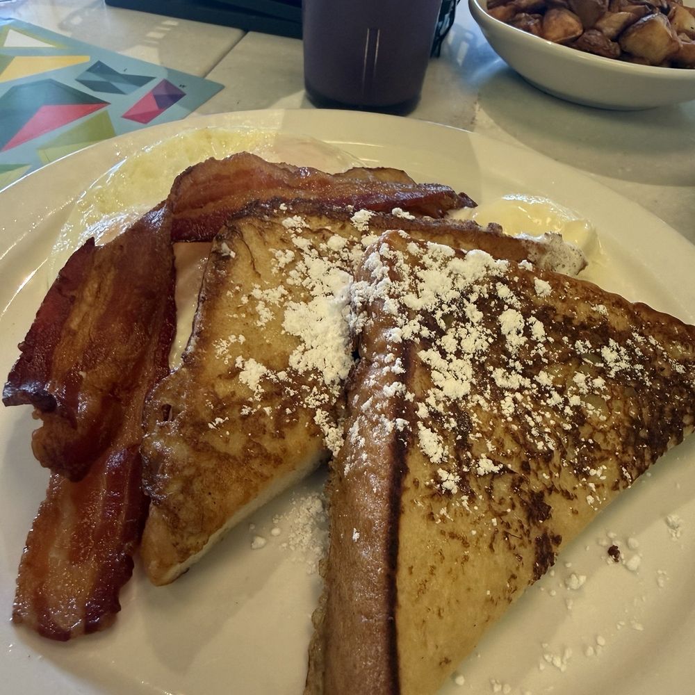 Kihei Caffe - french toast platter - Hawaiian Near Me - Kihei, Hawaii Kihei Caffe - french toast platter - Hawaiian Near Me - Kihei, Hawaii