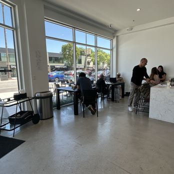 Lynx Coffee - Seating arrangement - Coffee & Tea Near Me - Sherman Oaks, California