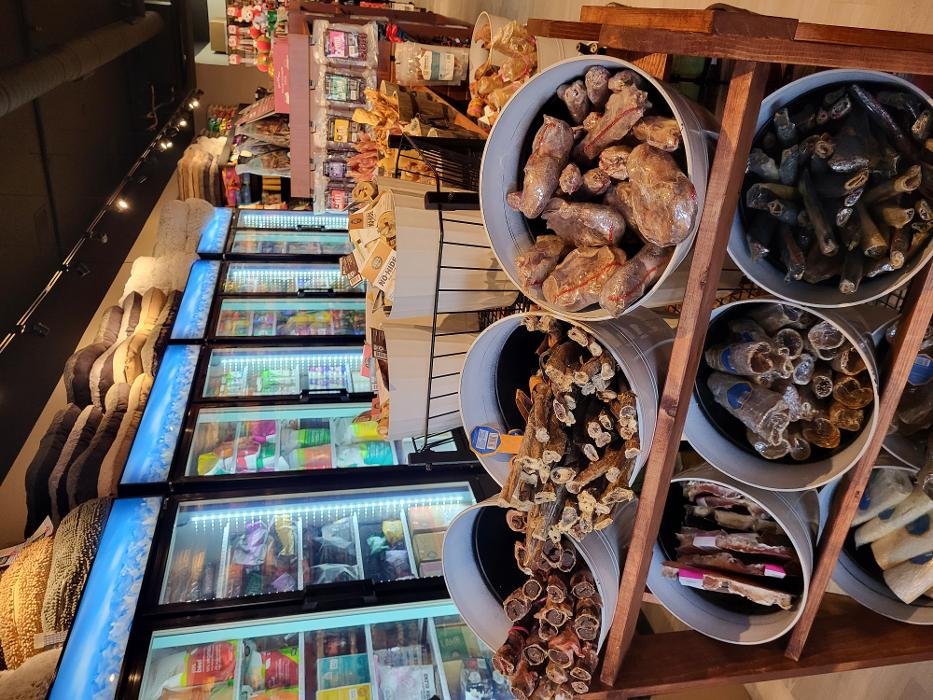 FRESH TRACKS PET SHOP EAGLE Updated September 2024 50 Chambers