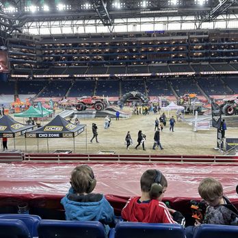 Ford Field - Stadiums & Arenas Near Me - Detroit, Michigan Ford Field - Stadiums & Arenas Near Me - Detroit, Michigan