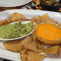 Ay Jalisco - Nachos con guacamole artesano