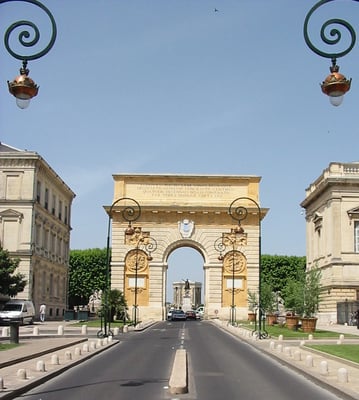 Arc de Triomphe by null