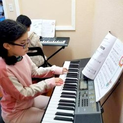 Amadeus Music School - clases de piano