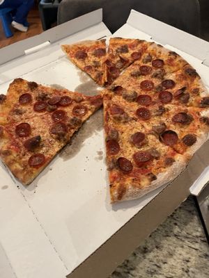 Pizza Amelia by null