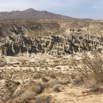 Red Rock Canyon State Park - Canyon view. - Hiking Near Me - Cantil, California Red Rock Canyon State Park - Canyon view. - Hiking Near Me - Cantil, California