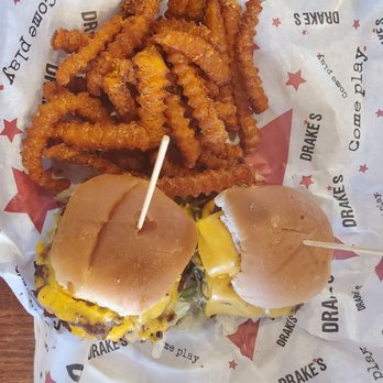 Drake's Hurstbourne - Bars Near Me - Louisville, Kentucky