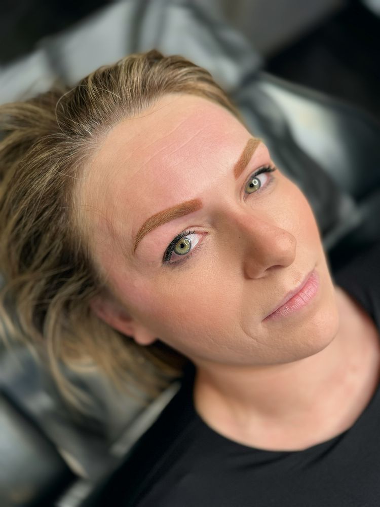 BeautiFULL Brows by Jen Logo