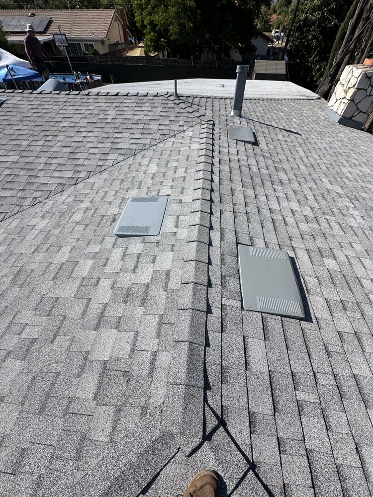 Slide of Del Toro Roofing