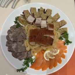 kirin special platter, a strong start, the bbq pork had an equal fat-to-meat ratio and crunchy skin