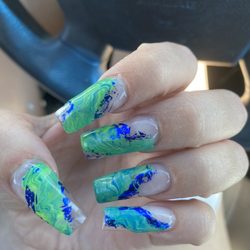 Aly’s Beauty Salon - Green and blue foil waterfall nails!
