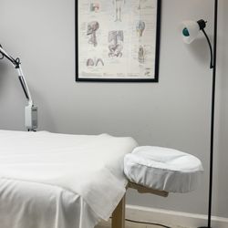 Shifeng Yan, AP, LAC - Ivy Acupuncture & Medicine Clinic - The room