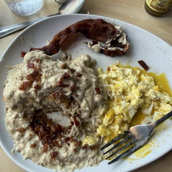 Two Chicks - Biscuits and gravy - Breakfast & Brunch Near Me - Reno, Nevada