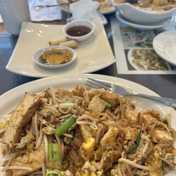 Taste of Thai - Pad Thai w A7 Fried Tofu - Thai Near Me - Hoffman Estates, Illinois