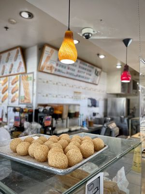 Banh Mi & Che Cali by null