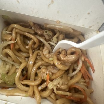Lee's Garden Restaurant - Combination Chow Mein - Chinese Near Me - Marina, California