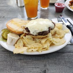 Glass Lounge Restaurant - Cheeseburger