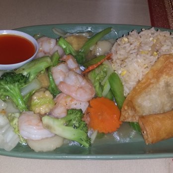 Thai House Restaurant - Shrimp chop suey lunch special..it had mushrooms on it but I gave them away...FRESH crispy veggies with yummy shrimp - Thai Near Me - Redlands, California Thai House Restaurant - Shrimp chop suey lunch special..it had mushrooms on it but I gave them away...FRESH crispy veggies with yummy shrimp - Thai Near Me - Redlands, California