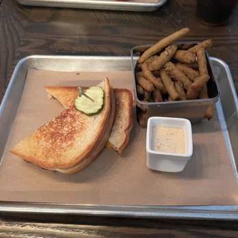 The Garden Cafe - a sandwich and fries on a tray - New American Near Me - York, South Carolina The Garden Cafe - a sandwich and fries on a tray - New American Near Me - York, South Carolina