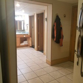 WIllow Brook Lodge - Sleeps 10 suite 1/12 - Hotels Near Me - Pigeon Forge, Tennessee WIllow Brook Lodge - Sleeps 10 suite 1/12 - Hotels Near Me - Pigeon Forge, Tennessee