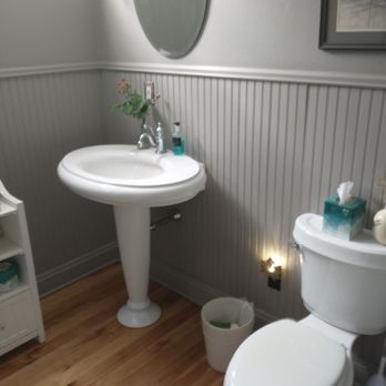 Hotel Washington - Spotless bathroom - Hotels Near Me - Washington Island, Wisconsin Hotel Washington - Spotless bathroom - Hotels Near Me - Washington Island, Wisconsin