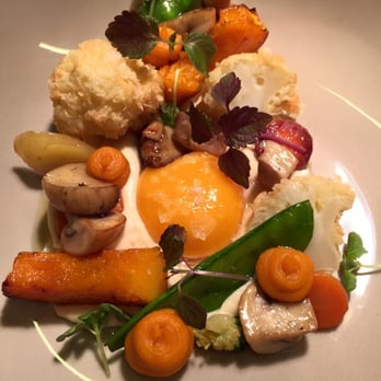 restaurant hæbel - Zwischengang. Eigelb / Blumenkohl / Gemüse - French Near Me - Hamburg, HH