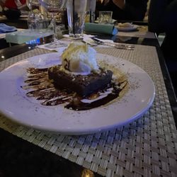 Scotty's On Sheridan - The desert special was this decadent brown a la mode.