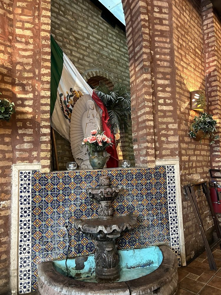 El Mariachi Tequila Bar & Grill