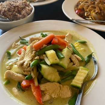 Lemongrass Bistro - Green curry with chicken - Thai Near Me - Martinez, California Lemongrass Bistro - Green curry with chicken - Thai Near Me - Martinez, California