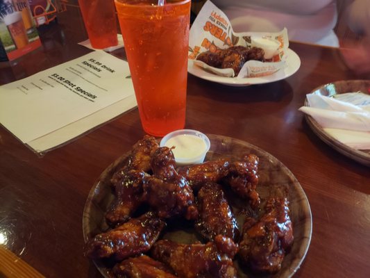 Hooters by null