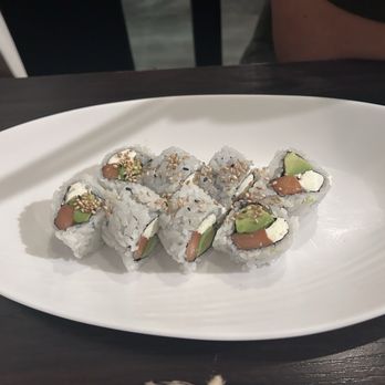 Oyama Sushi - Philadelphia Roll - Sushi Bars Near Me - Petaluma, California Oyama Sushi - Philadelphia Roll - Sushi Bars Near Me - Petaluma, California