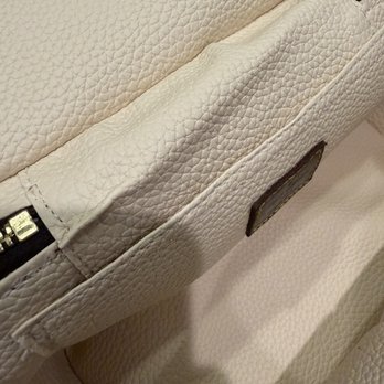Coco's Leather Goods - Irregular stitching and bunching of lining. - Leather Goods Near Me - Beverly Hills, California Coco's Leather Goods - Irregular stitching and bunching of lining. - Leather Goods Near Me - Beverly Hills, California