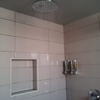 Hotel CURRENT - Nice rain showerhead - Hotels Near Me - Long Beach, California