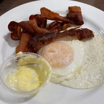 Zippy's Makiki - Well done Bacon and over easy Eggs - Diners Near Me - Honolulu, Hawaii Zippy's Makiki - Well done Bacon and over easy Eggs - Diners Near Me - Honolulu, Hawaii