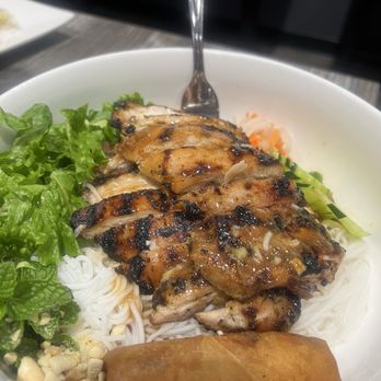 Pho 7 Anh - Grilled Chicken Rice Vermicelli with Egg Roll - Vietnamese Near Me - Turlock, California Pho 7 Anh - Grilled Chicken Rice Vermicelli with Egg Roll - Vietnamese Near Me - Turlock, California