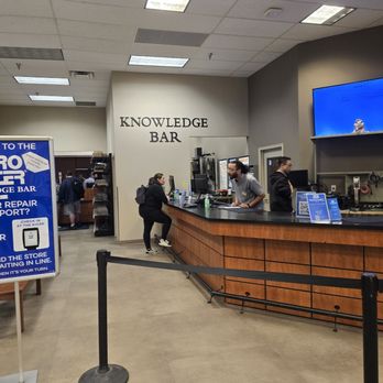 Micro Center - Help desk, went here to get advice on my wife's 3d printer listened to my question than directed me to the 3D section for a better opinion - Electronics Near Me - Denver, Colorado