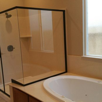 Atherton Homes - Master bathroom and jetted tub - Home Developers Near Me - Manteca, California