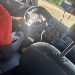 Lyft - A driver eating while on a trip