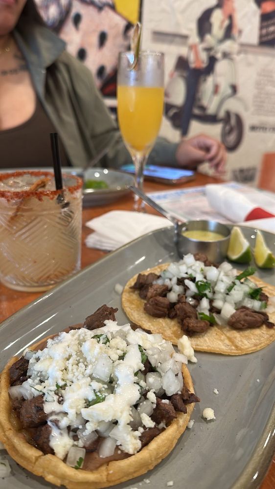 Tacos N Social Logo