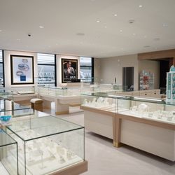 Rumanoff's Jewelers - Tep inside our modern showroom! Find engagement rings, fine jewelry & timepieces in an elegant shopping experience.