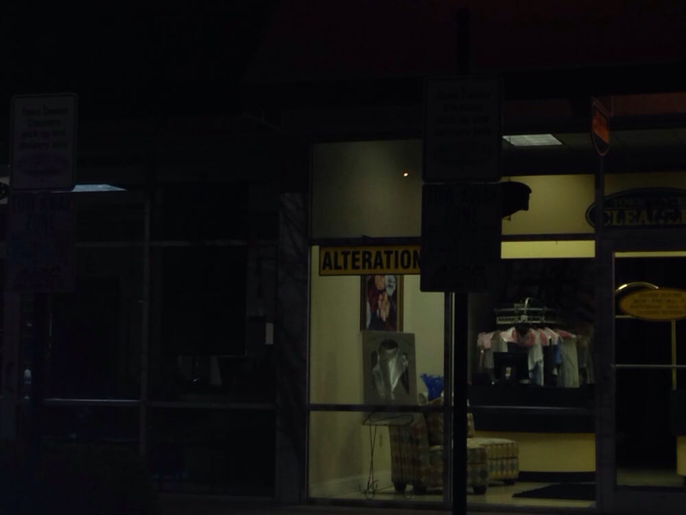 TOWN CENTER CLEANERS Updated July 2024 14 Reviews 10261 River