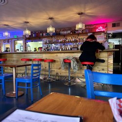Nelson's In The Whit - Bar - dinning area inside
