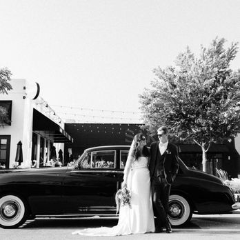 Winterlyn Photography - Couple portrait in front of a Royce-Rolls at Sarabande Chicago - Event Photography Near Me Winterlyn Photography - Couple portrait in front of a Royce-Rolls at Sarabande Chicago - Event Photography Near Me