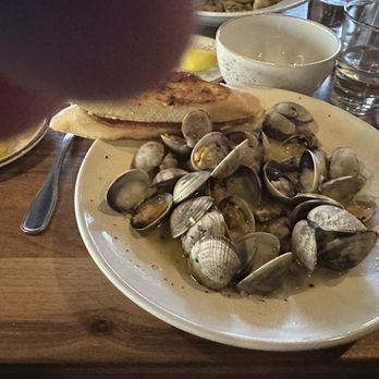 Tidal Raves Seafood Grill - Steamed Mussels - New American Near Me - Depoe Bay, Oregon