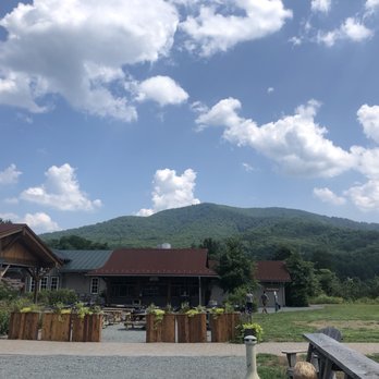 Devils Backbone Brewing Company - The view - American Near Me - Roseland, Virginia