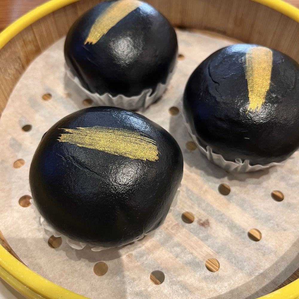 88 BaoBao - Black & Gold Molten Lava Bun - Dim Sum Near Me - Davis, California 88 BaoBao - Black & Gold Molten Lava Bun - Dim Sum Near Me - Davis, California
