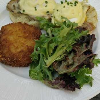 Peter Pan Bistro - Eggs Benedict w/ peameal. - Canadian (New) Near Me - Toronto, Ontario Peter Pan Bistro - Eggs Benedict w/ peameal. - Canadian (New) Near Me - Toronto, Ontario