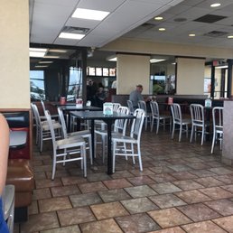 Dining room that seems to always be clean. Dining room that seems to always be clean.