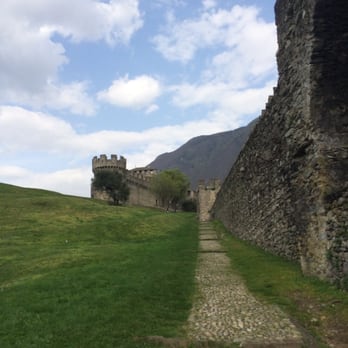 Castello di Montebello - Landmarks & Historical Buildings Near Me - Daro, TI