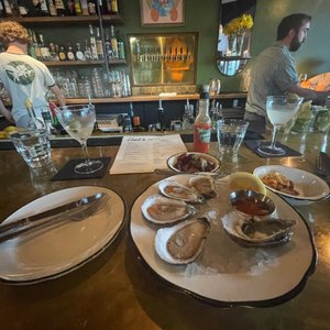 HANK’S DOWNTOWN DIVE - 76 Photos & 58 Reviews - 111 E Chatham St, Cary